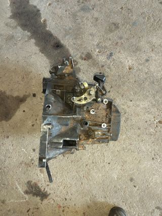 Caja cambios Peugeot 406
2.2 HDI año 2000