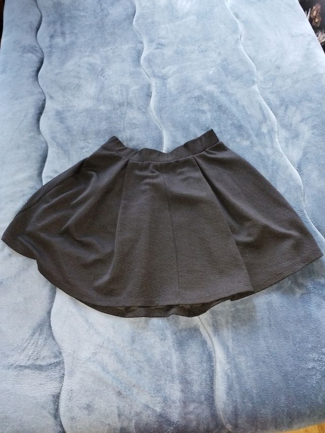 Falda negra skater mujer