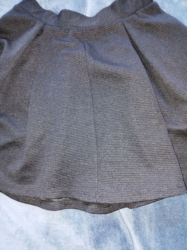 Falda negra skater mujer