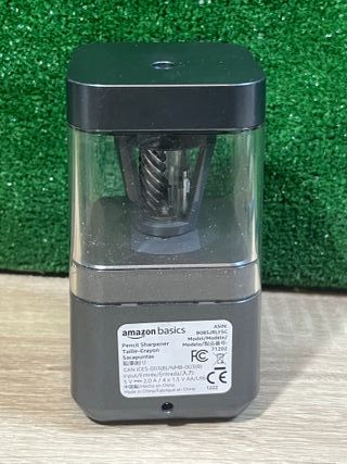 Sacapuntas eléctrico portátil Amazon Basics