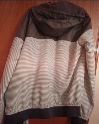 Chaqueta cortavientos- t XL 
Pull & Bear