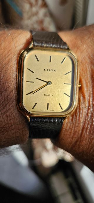 Reloj Edox Cuarzo dorado