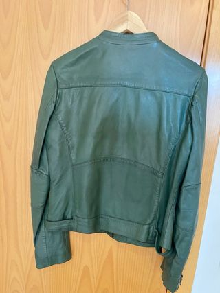 Cazadora piel Naf Naf verde oliva