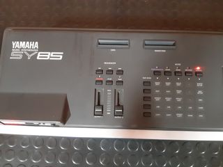 Sintetizador Yamaha SY85