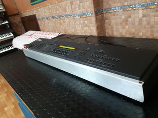 Sintetizador Yamaha SY85