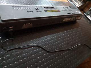 Sintetizador Yamaha SY85