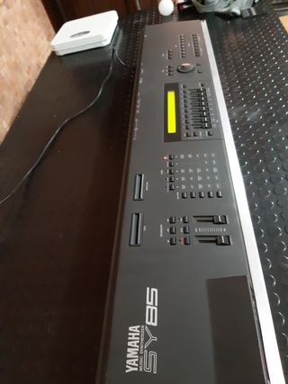 Sintetizador Yamaha SY85
