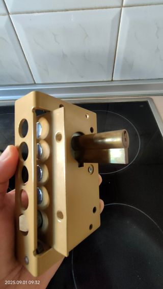 Cerradura seguridad puerta