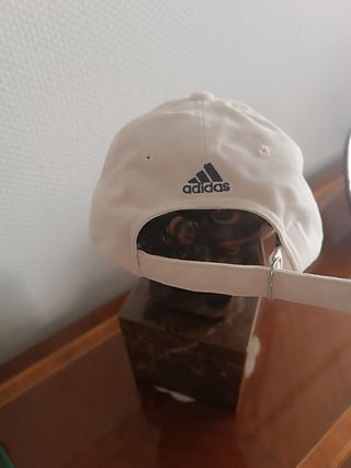 Gorra Adidas beige y azul