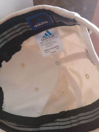 Gorra Adidas beige y azul
