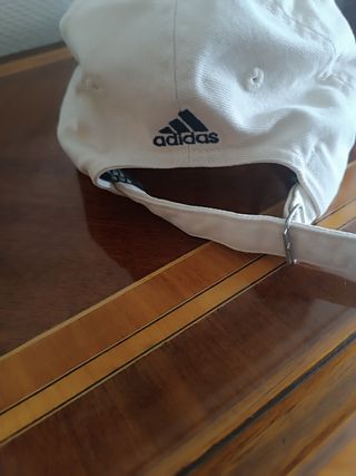Gorra Adidas beige y azul