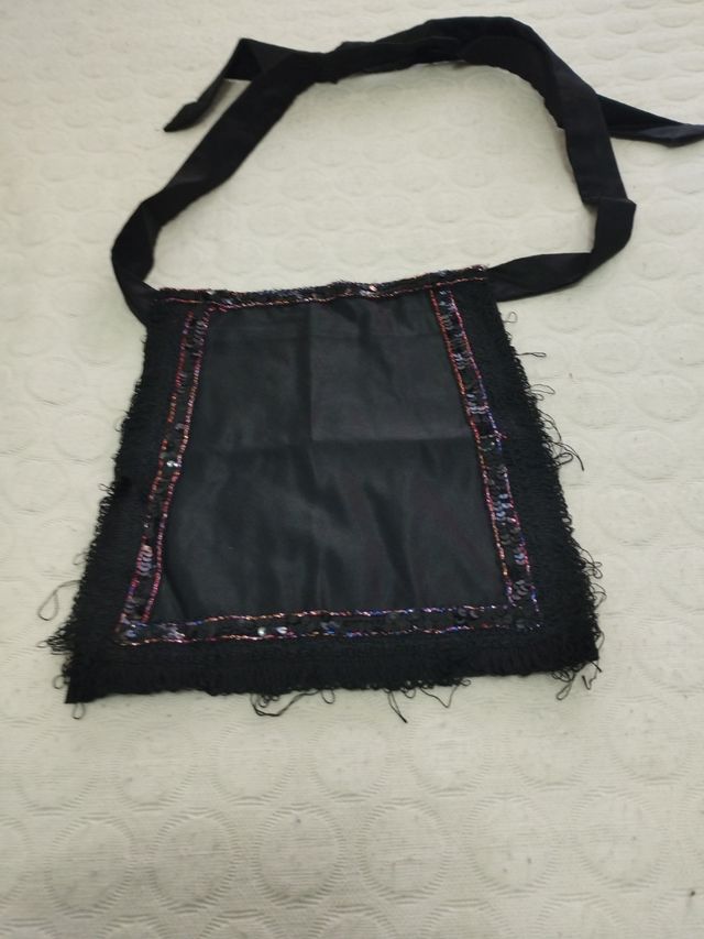 Mandil negro con lentejuelas