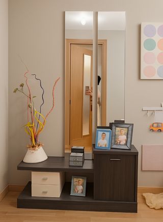 Mueble recibidor con espejos