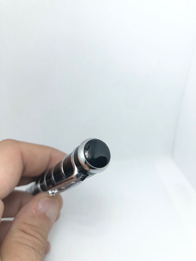 Elegante penna a sfera Baoer con pietra bianca