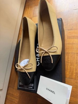 Bailarinas Chanel beige negro, talla 41