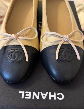 Bailarinas Chanel beige negro, talla 41