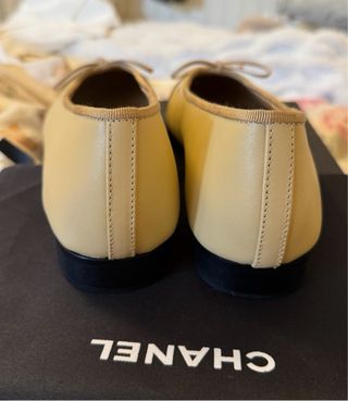 Bailarinas Chanel beige negro, talla 41