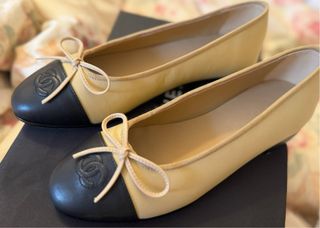 Bailarinas Chanel beige negro, talla 41