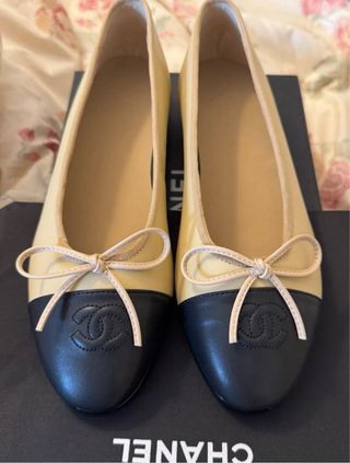 Bailarinas Chanel beige negro, talla 41
