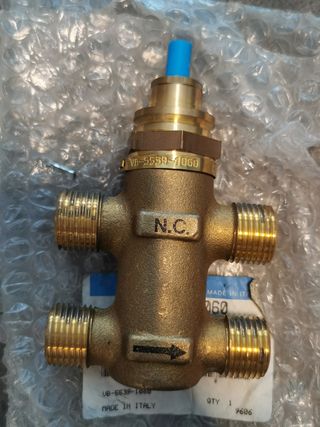 N.5 Nuove valvole idrauliche a 4 vie.