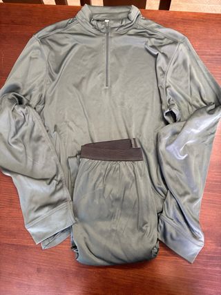 Conjunto térmico verde oliva