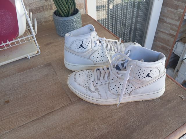 Zapatillas Jordan blancas altas