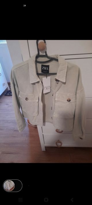 Cazadora Zara color verde menta - Talla M