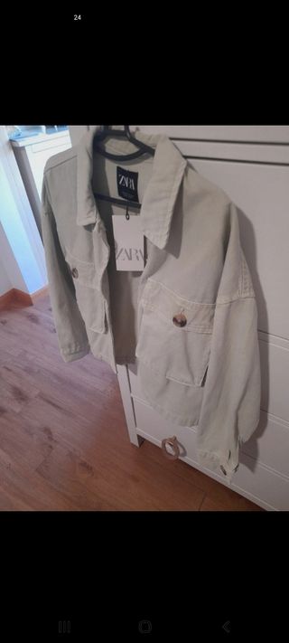 Cazadora Zara color verde menta - Talla M