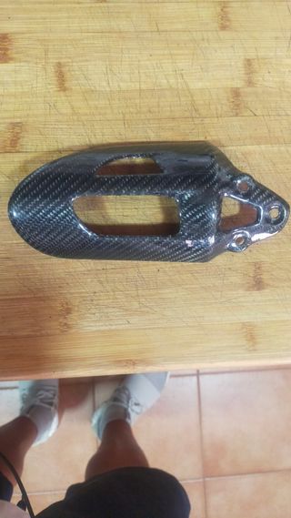Protector suspensión carbono moto Ducati. 