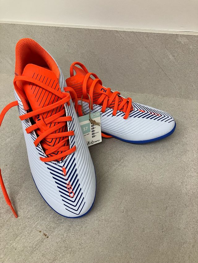 Botas fútbol, talla 37. sin estrenar