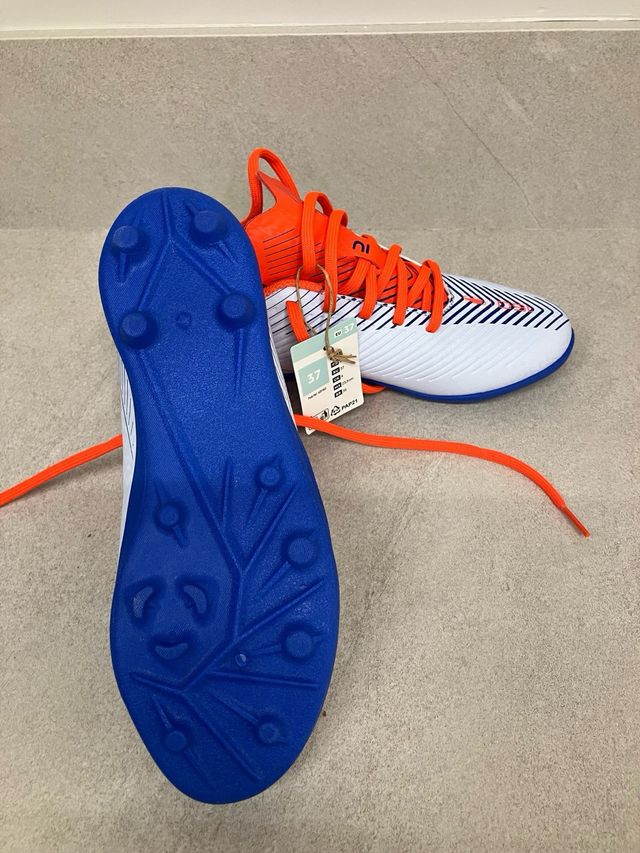 Botas fútbol, talla 37. sin estrenar