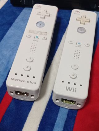 Wii Nintendo RVL-001 + 2 mandos