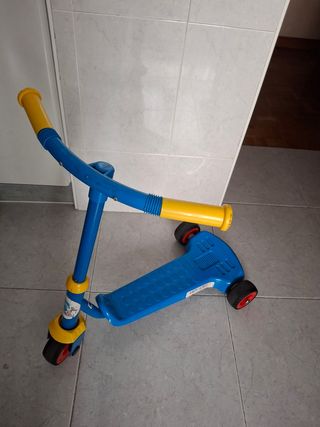 Patinete azul de 2 a 6 años