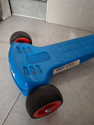 Patinete azul de 2 a 6 años