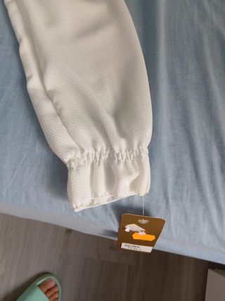 Blusa encaje blanco con lazada