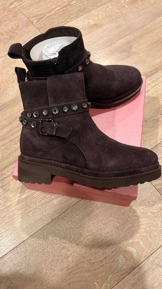 Botines nuevo con etiqueta ante Alma en Pena