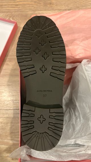 Botines nuevo con etiqueta ante Alma en Pena
