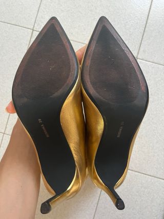 Botines slouchy metalizados dorados BERSHKA, t. 39