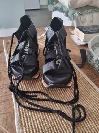 Giuseppo: Sandalias plataforma negras