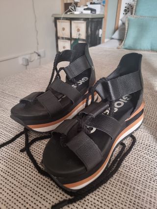Giuseppo: Sandalias plataforma negras