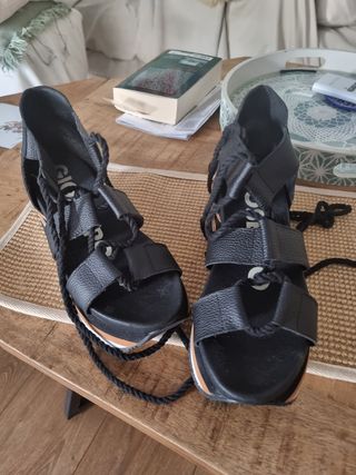 Giuseppo: Sandalias plataforma negras
