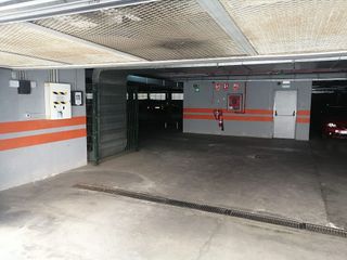 Garaje en venta en Centro en Tomares