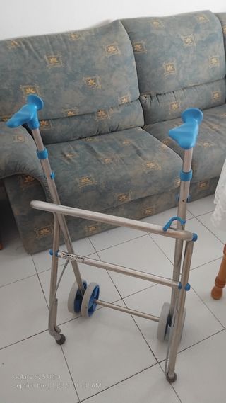 Andador plegable adulto
