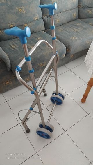 Andador plegable adulto