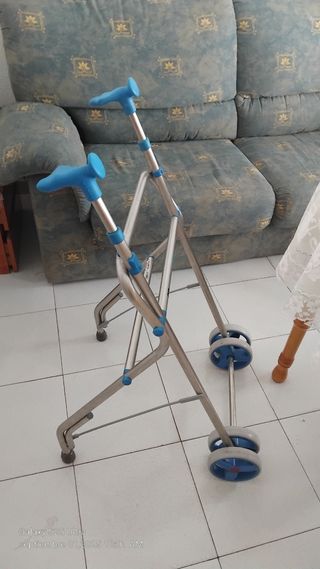 Andador plegable adulto