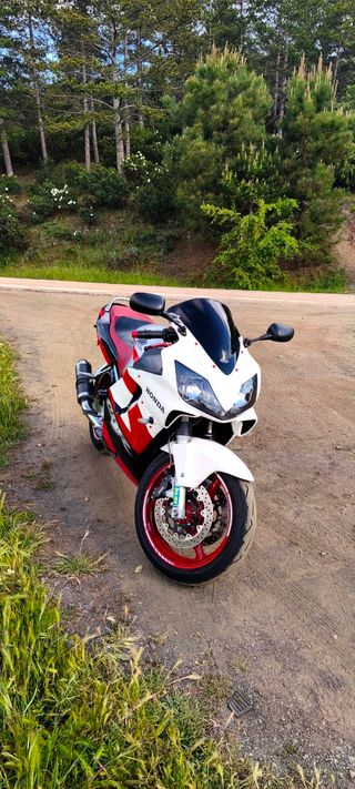 Honda CBR 600 F4 - Frontal