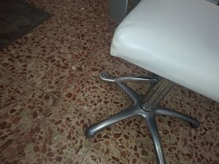 Silla oficina blanca y plata