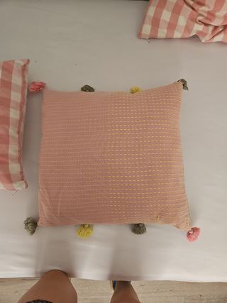 Cojines decorativos rosa y blanco