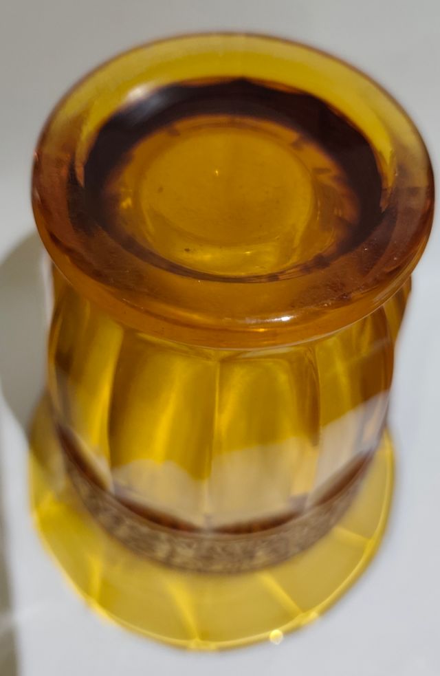 Jarrón Moser, ámbar antiguo - con friso dorado.