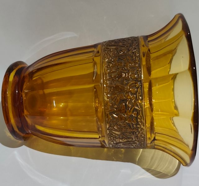 Jarrón Moser, ámbar antiguo - con friso dorado.